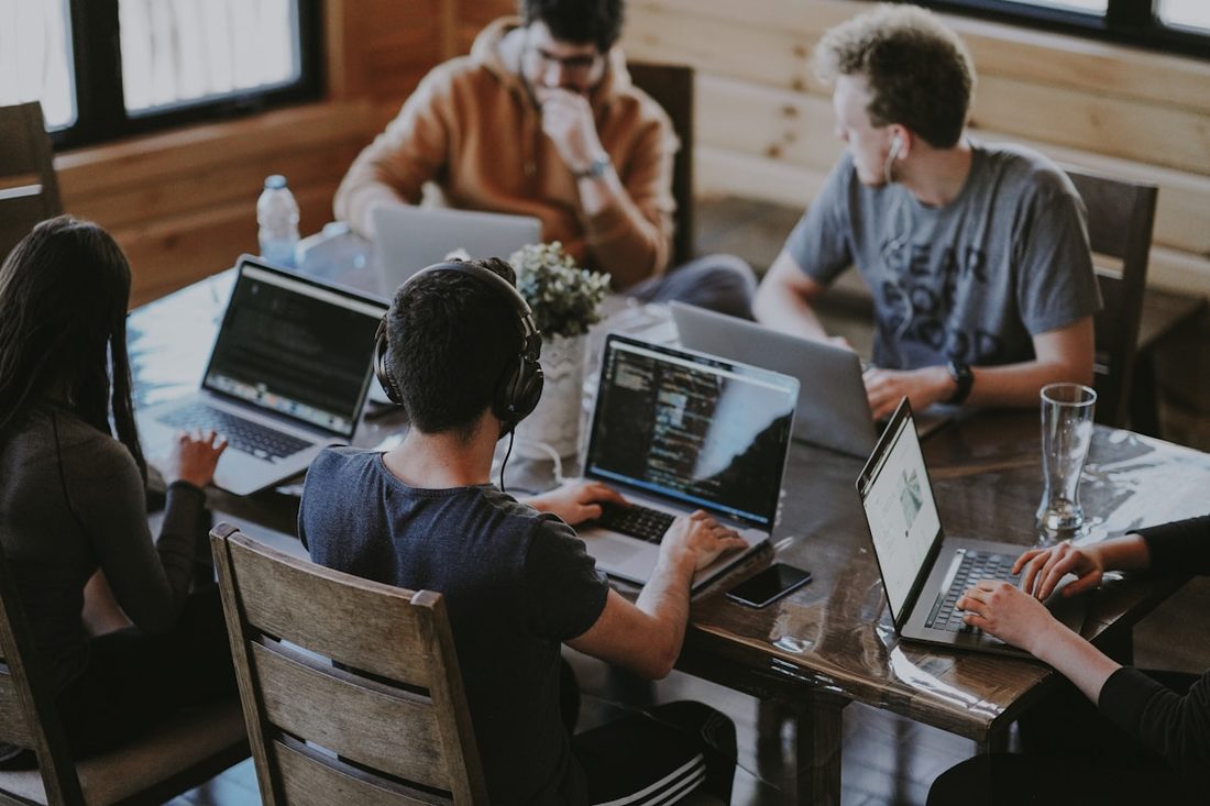 好博体育 APP 关注与个性化界面示意